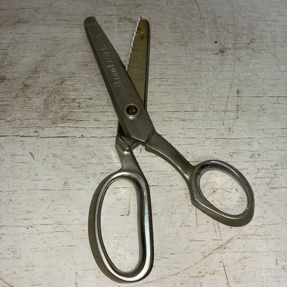 Vintage  Easy Pinker 7" Aluminum Pinking Shears Scissors